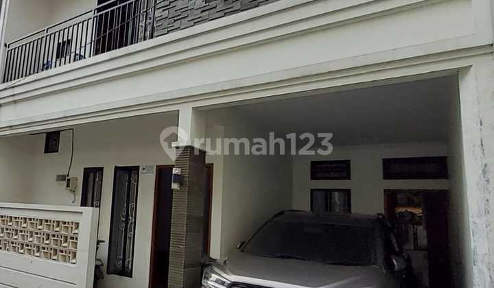 Rumah 3 Lantai Area Joglo Dekat Kembangan Bebas Banjir