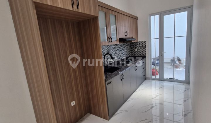 Two-Story House in Joglo Area Near the Parliament Complex 2