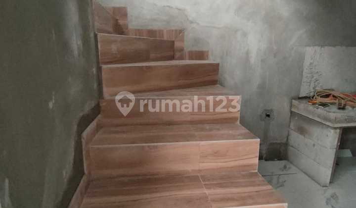 Rumah 2 Lantai Area Larangan Dekat Halte Puri Beta 1 2