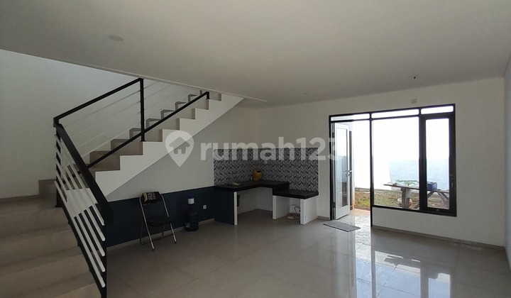 Rumah 2 Lantai Area Karang Tengah Dekat Meruya 2