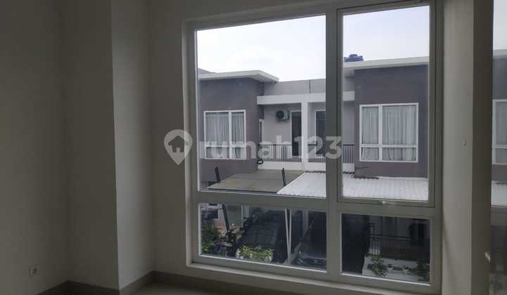 Rumah 2 Lantai Area Graha Raya Dekat Pasar Modern