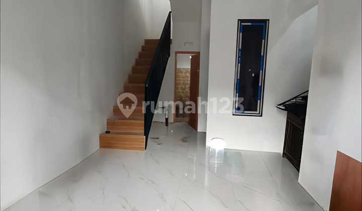 Rumah 2 Lantai Area Larangan Inpres Akses Motor Dekat Halte