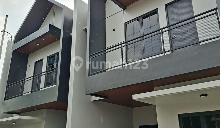 Rumah 2 Lantai Area Ciledug Dekat Kampus Kedokteran Uhamka