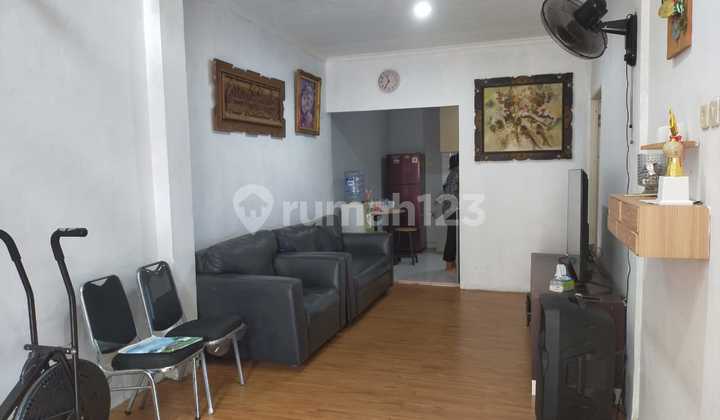 Rumah 2 Lantai Area Graha Raya Dekat Boulevard Graha Raya