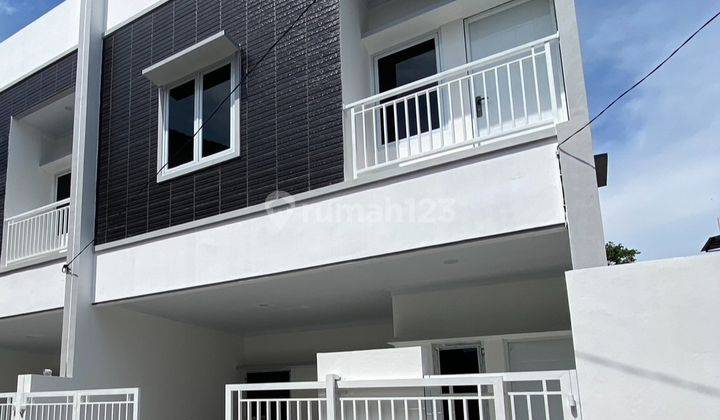 Rumah Tanjung Duren 3 Lantai Modern Klasik 1