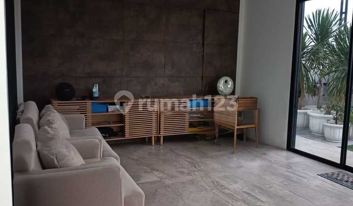 Rumah Cantik Taman Meruya Ilir Semi Furnish Bebas Banjir 2