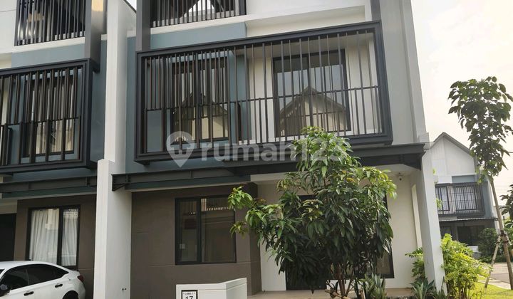 Leonora Hook New House Ready to Occupy Gading Serpong Flood-Free