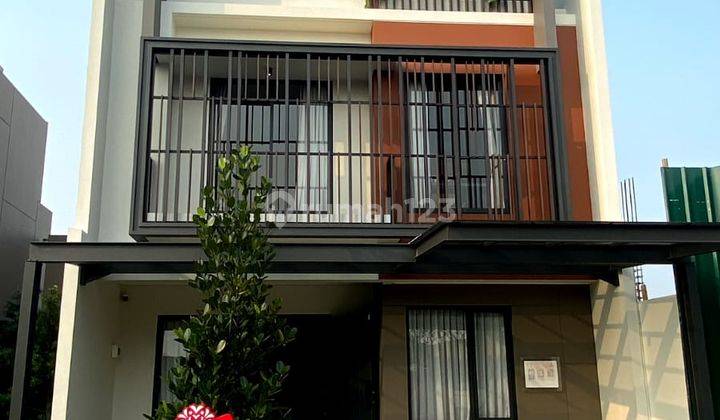 RUMAH DI GADING SERPONG 3 LANTAI DENGAN ATTICK CLUSTER STROZZI 1