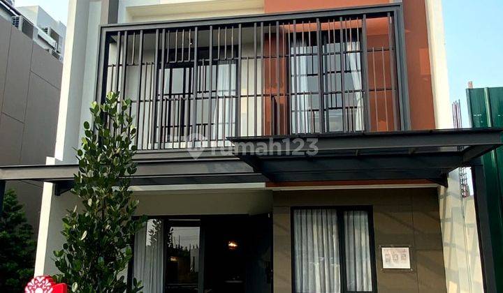 RUMAH DI GADING SERPONG 3 LANTAI DENGAN ATTICK CLUSTER STROZZI 2