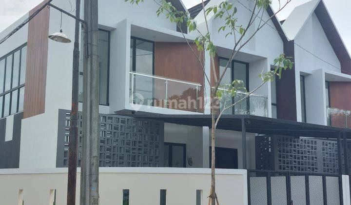 DIJUAL CEPAT RUMAH BARU MODEL MODERN MINIMALIS LOKASI STRATEGIS DI GRIYA LOKA BSD  1