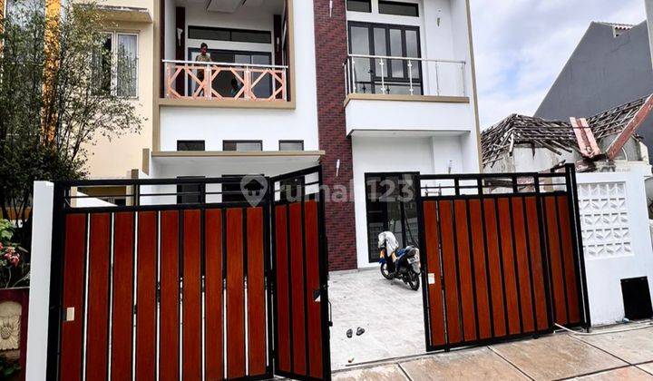 Rumah Modern Minimalist Siap Huni Di Kencana Loka Bsd 1