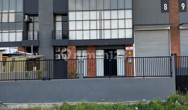 Warehouse in the Blessindo Warehouse Complex Warehouse in the Blessindo Warehouse Complex