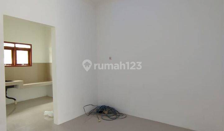 Dijual Rumah 3 Lantai , 2