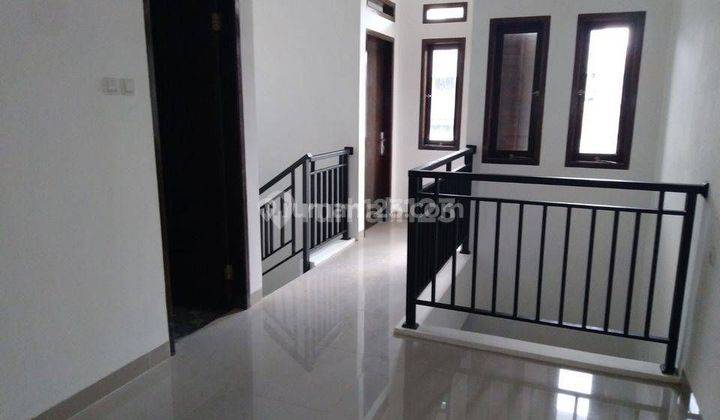 Rumah minimalis bangunan fresh baru di kembarmas 2