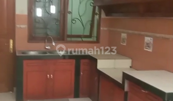 A Cozy and Comfortable House in Aria Graha Regency 2