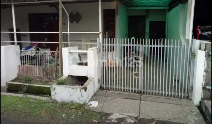 Family-Friendly House in West Margahayu Raya, Soekarno Hatta. 2