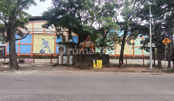 Ruang Usaha Strategis Bekas Lapangan Futsal di Antapani Ruang Usaha Strategis Bekas Lapangan Futsal di Antapani