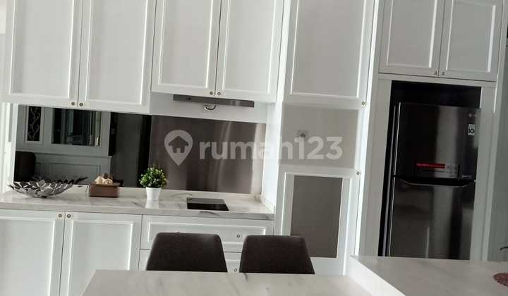 Jual Apartemen Taman Anggrek Residence - Condo 3 BR,Private lift, Furnished, Bagus