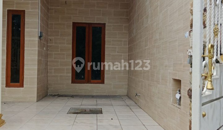 Rungkut Barata New Minimalist House, Twin Street 2