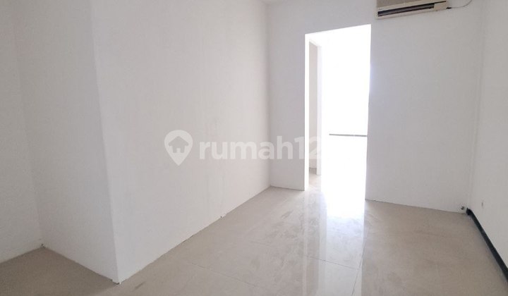 For Rent Shop House Dharmahusada - Spacious Parking 2