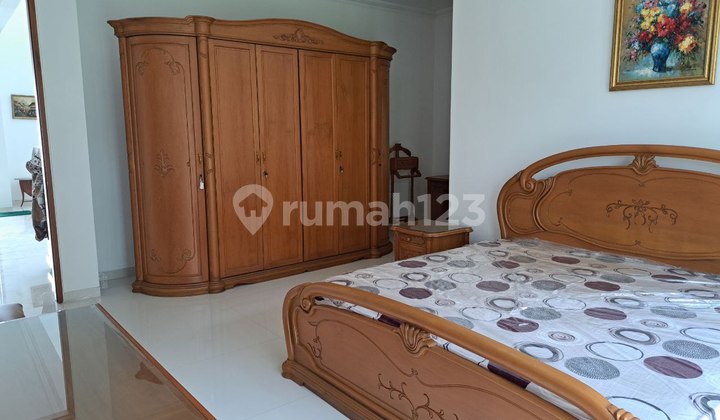 Disewakan Rumah Pakuwon Indah Villa Regency - Full Furnished Mewah 2