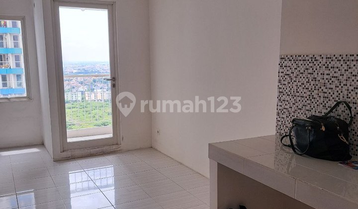 Puncak CBD Wiyung Apartment Type 2 BR Tower A, Only 1 AC in the Master Bedroom