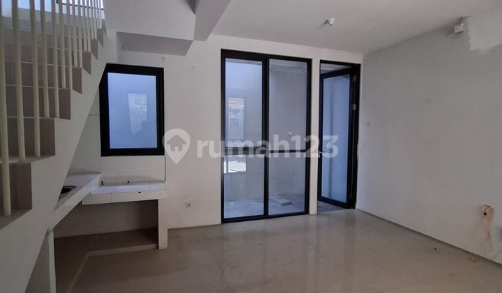 For Sale Cheap Royal Residence Cluster Serenade House - Empty 2