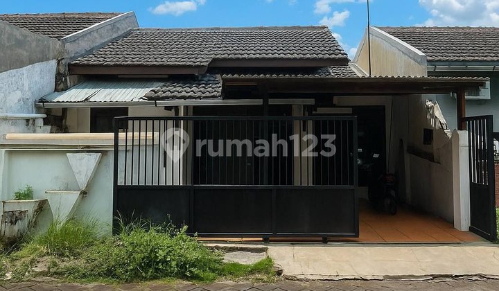 Rungkut Mapan Tengah Strategic House, 2-Car Road Row 1