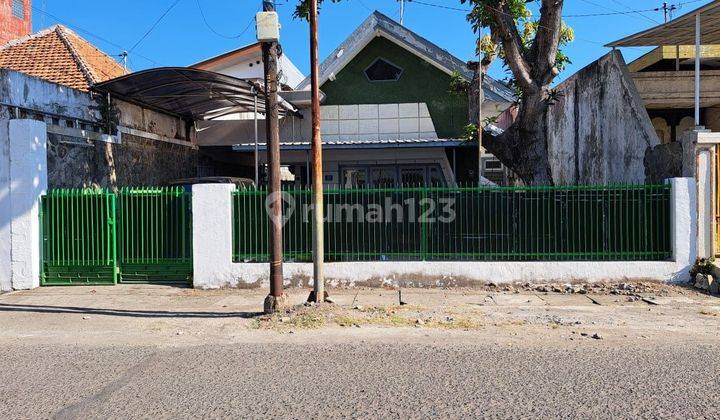 Ukiaw Xyiwr, Rumah Hitung Tanah Pusat Kota Jl Pucang Anom Timur 1