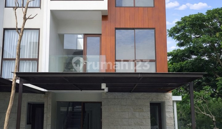 Garden Ville House, Graha Natura Ready to Occupy - Empty - Carport 1