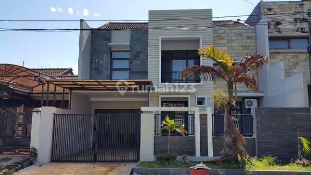 Rumah Modern Masih Bagus Terawat di Araya Malang Akses Mudah  1