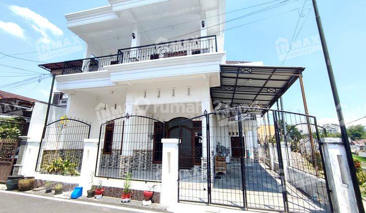 Dijual Rumah Hook 3 Lantai Kamar Banyak di Bandulan 1