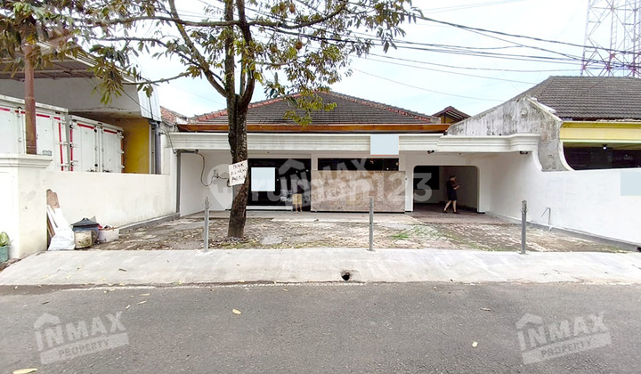 For Sale Spacious House Suitable for Business Zero Road in Sulfat