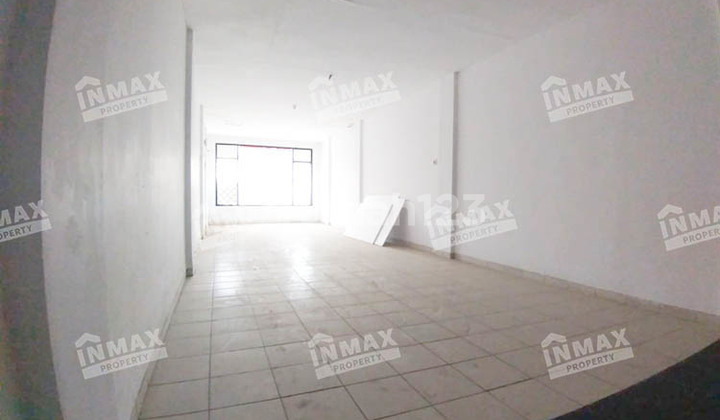 Affordable 3-Story Shop House for Rent with Parking Area in Ciliwung 2