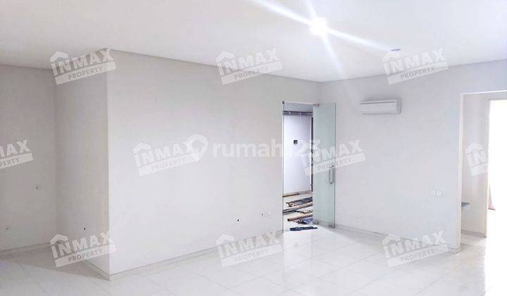 Disewakan rumah 2 lantai semi furnished di Ijen Nirwana  2