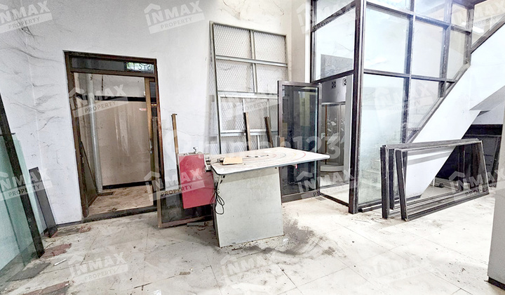 For rent: 2-story shop house, 8 meters wide, suitable for business in Borobudur Megah.