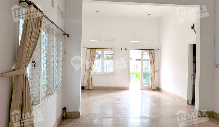 For Rent House With Large Backyard in Kawi Area (Near Mog) For Rent House With Large Backyard in Kawi Area (Near Mog)