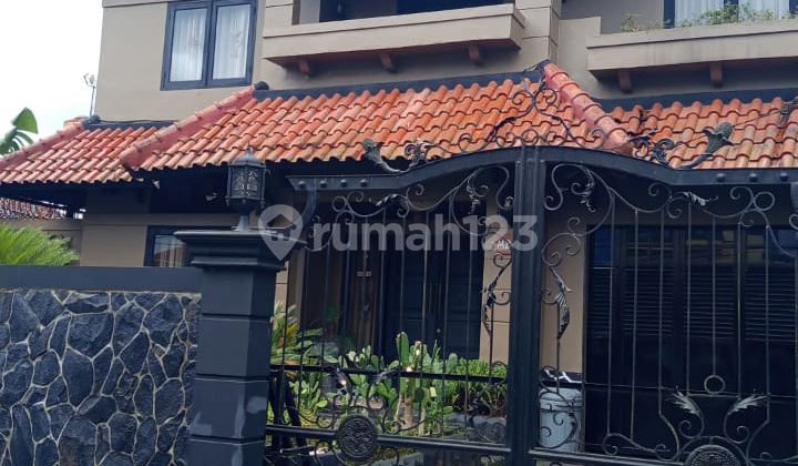 Quick Sale Negotiable Furnished Ready-to-Live Villa in Cipanas, West Java