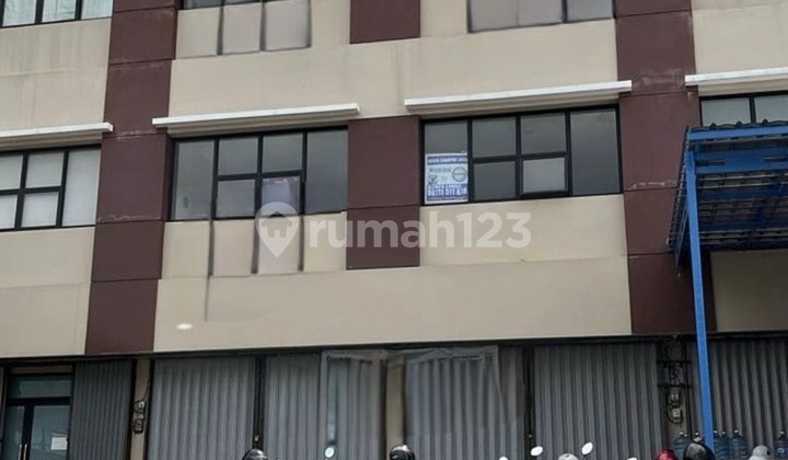 3-Storey Ready-to-Use Shop House in Kemanggisan Raya, West Jakarta 1