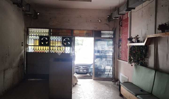Ready-to-Use 3-Story Shophouse with Spacious Parking in Grogol Permai, West Jakarta Ready-to-Use 3-Story Shophouse with Spacious Parking in Grogol Permai, West Jakarta