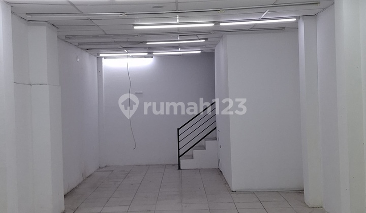 Strategic 3.5-Story Shophouse in Pejaten, South Jakarta 2