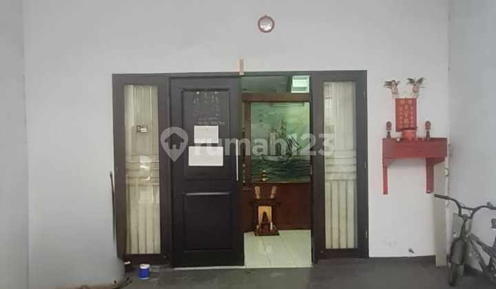 Turun Harga! Rumah 3 Lantai di Pinggir Jalan di Kartini Jakarta Pusat 2
