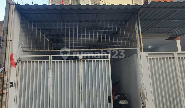 Rumah 3 Lantai Hadap Timur Dekat Mal & Sekolah di Jelambar Jakarta Barat