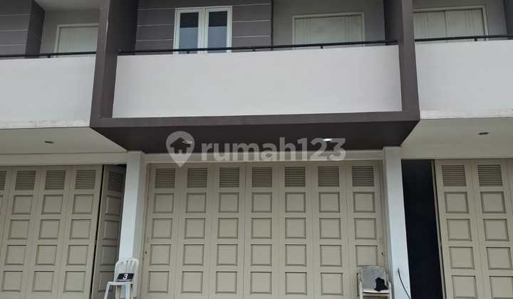 Brand New 3.5-Story Shop House in a Strategic Location on the Main Road, Suitable for Bank, Office, Cafe, etc. in Jatinegara, East Jakarta.