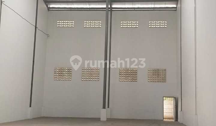 Strategic Warehouse Ready for Use beside Daanmogot Main Road, West Jakarta Strategic Warehouse Ready for Use beside Daanmogot Main Road, West Jakarta