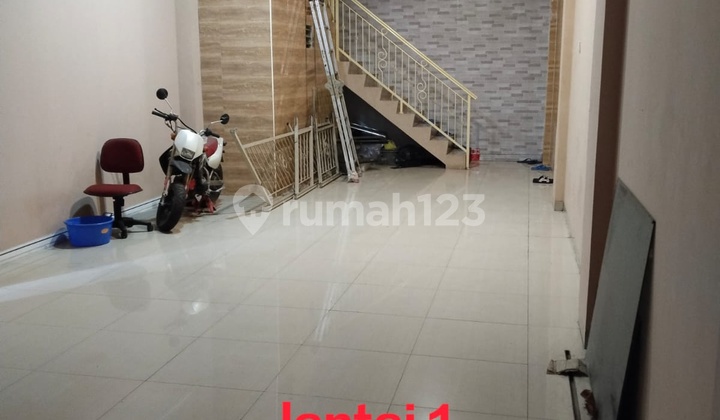 3-Story Attached 5-Unit Shop House Ready for Occupancy in Latumenten, West Jakarta 2