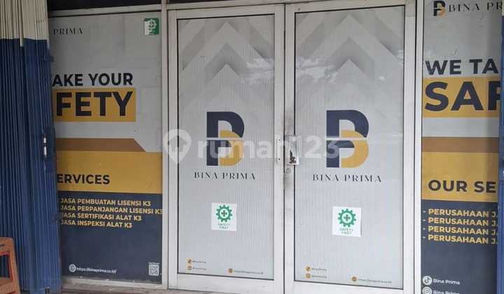 3-Story Shop House Ready to Use on the Main Roadside Near LRT & Mall in Kalimas, East Bekasi 2