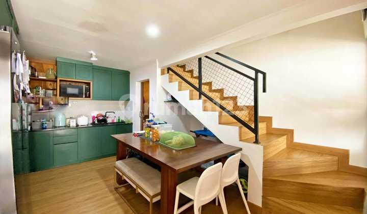 Rumah Cantik Ada Mezanin untuk Working Space di Cluster Palm Terrace Jagakarsa Jakarta Selatan