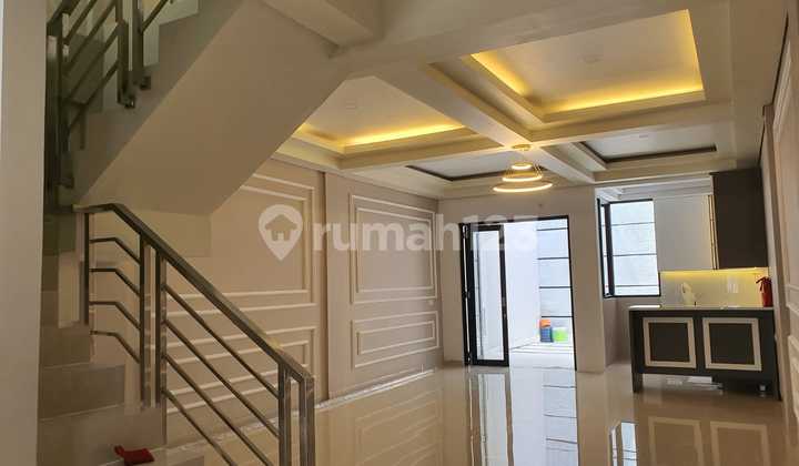 Rumah Modern Brand New 2,5 Lantai Bagus Siap Huni di Gading Griya Kelapa Gading Jakarta Utara