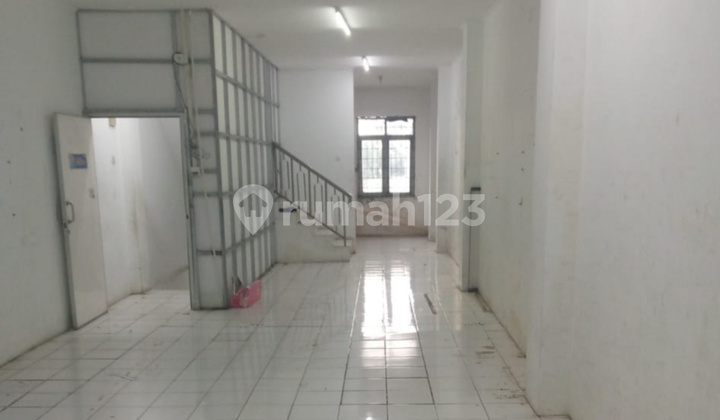 Strategic 3.5-Story Shophouse in Pejaten, South Jakarta 1